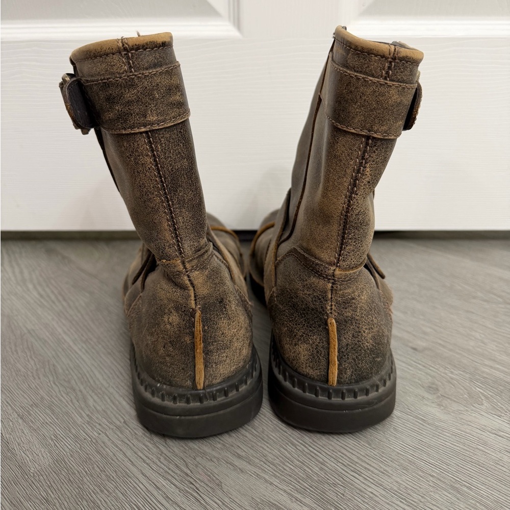 UGG Australia "Rockville II" distressed brown leather boots | Size Men’s 9 - Picture 4 of 12